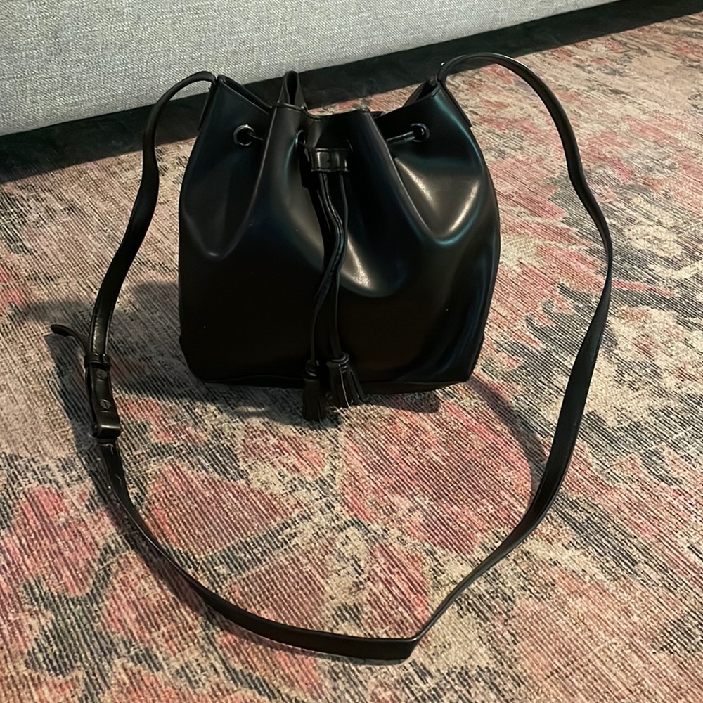 Black crossbody drawstring bag